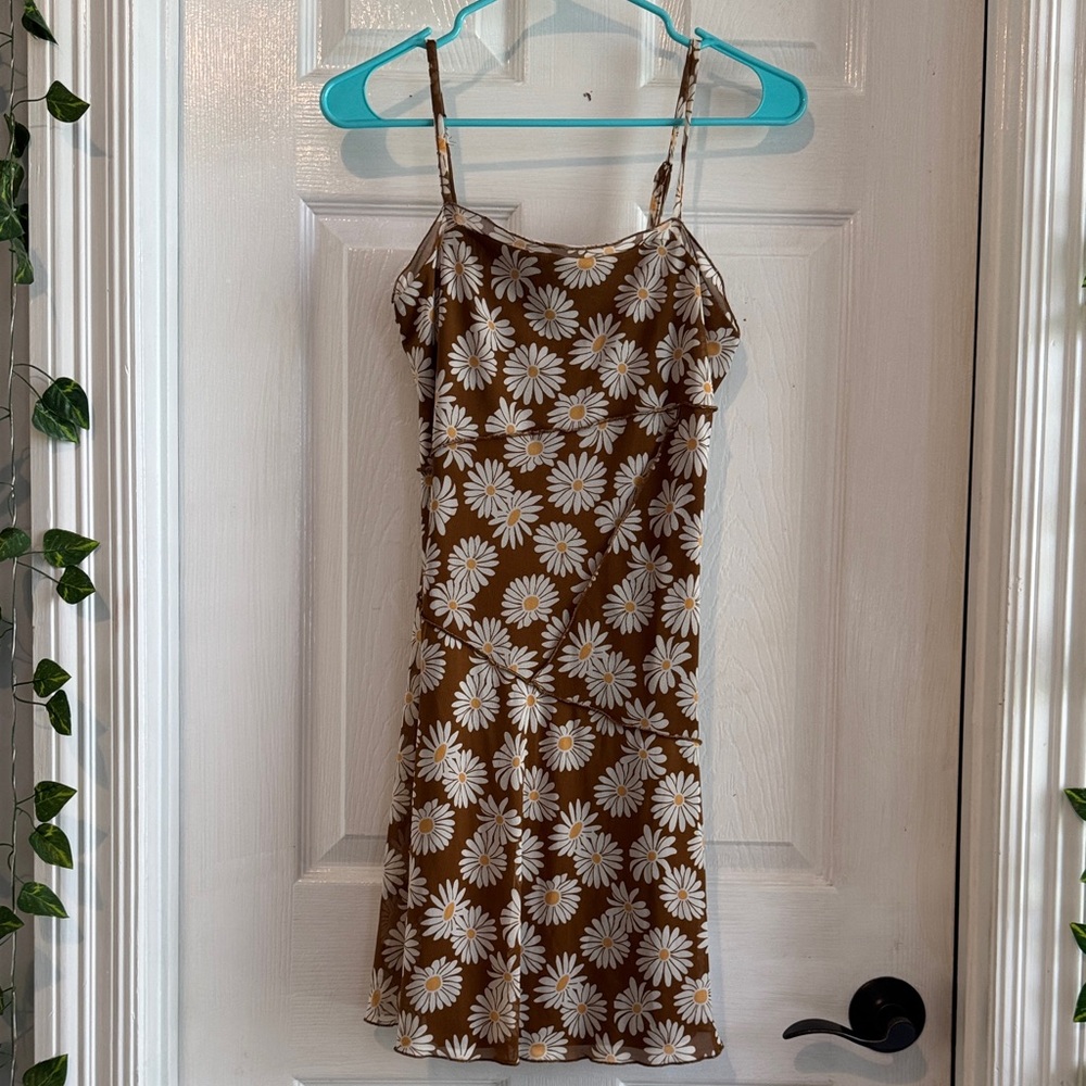 SO Brown Daisy Print Mini Dress